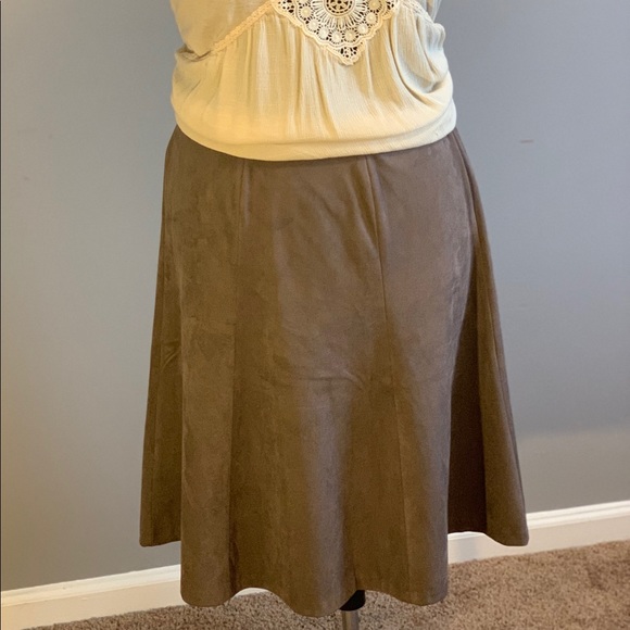 Gray faux-suede knee length A-line skirt - Picture 4 of 4